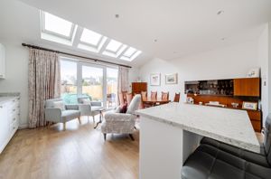 Kitchen Diner angle 1- click for photo gallery
